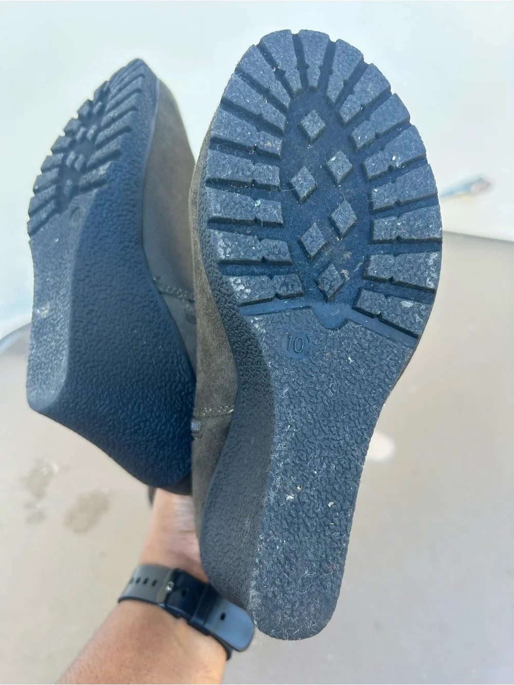 Modern Rush seasonal wedge